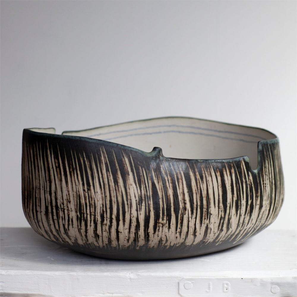 Large oval vessel, ceramics by Sue Mundy